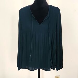 Evergreen pleated top